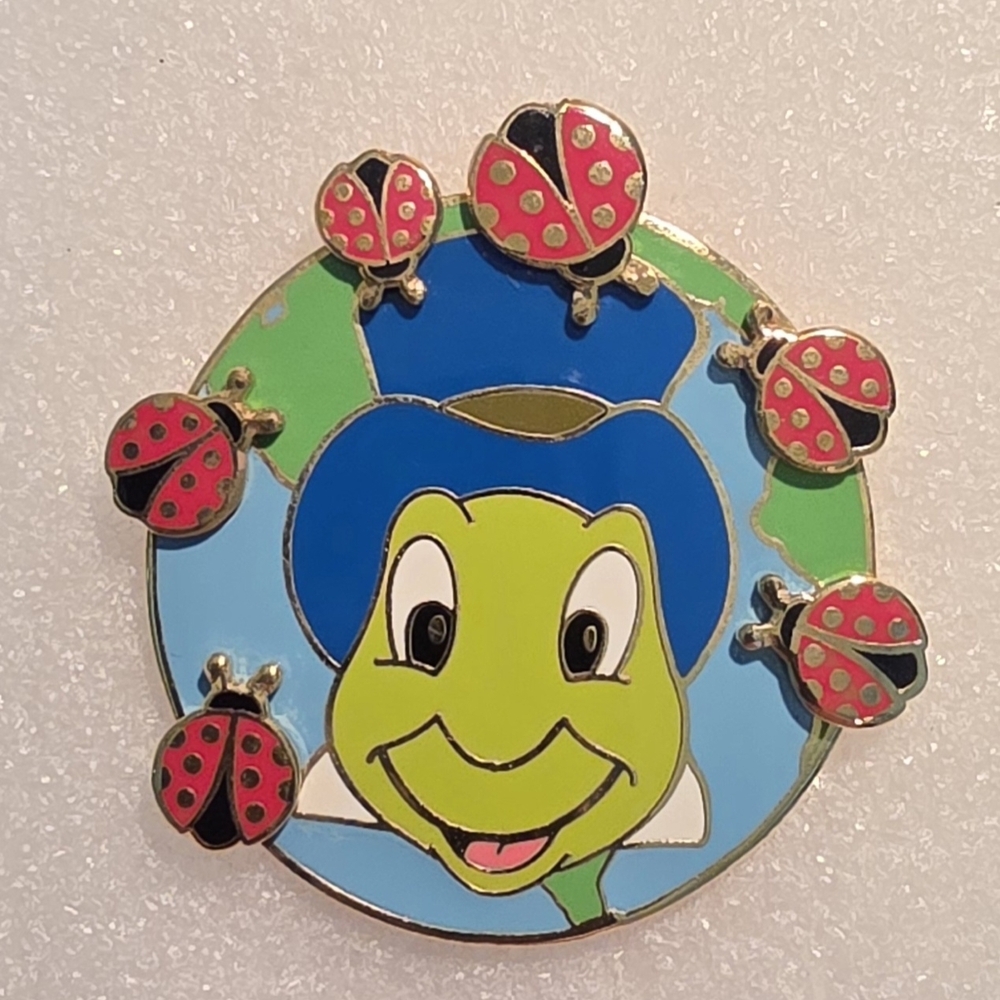 Disney Gold Cast Exclusive Pin